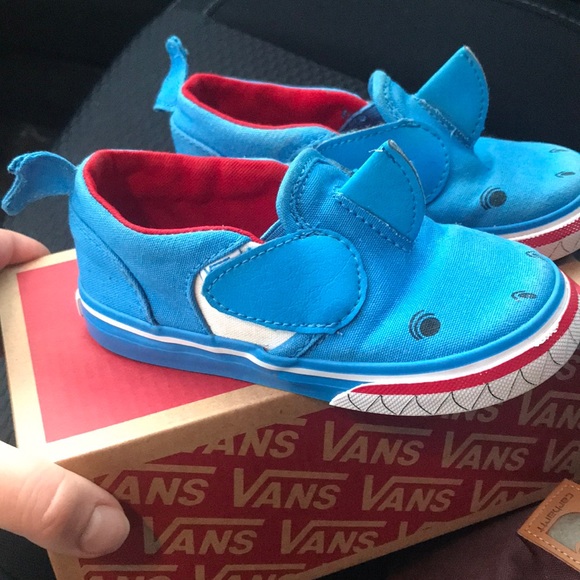 Vans shark shoes - Picture 2 of 5